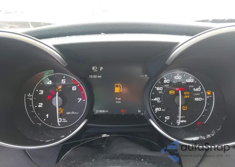 2022 Alfa Romeo Giulia Veloce Awd z USA, uszkodzony, nr VIN ZARFANBN8N7659770